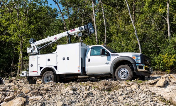 Service Trucks Cranes | Star Equipment Ltd. | Des Moines Iowa